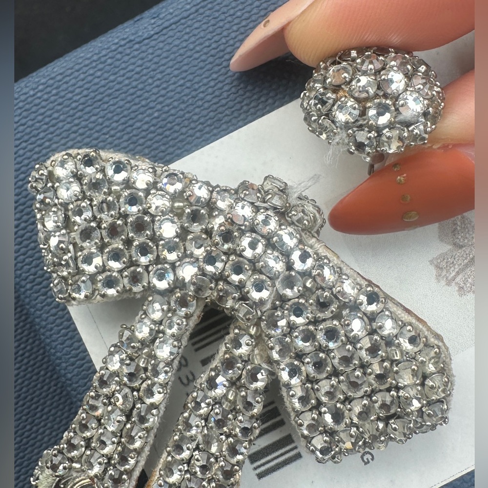 Oscar de la Renta Beaded Bow Earrings - Picture 7 of 8